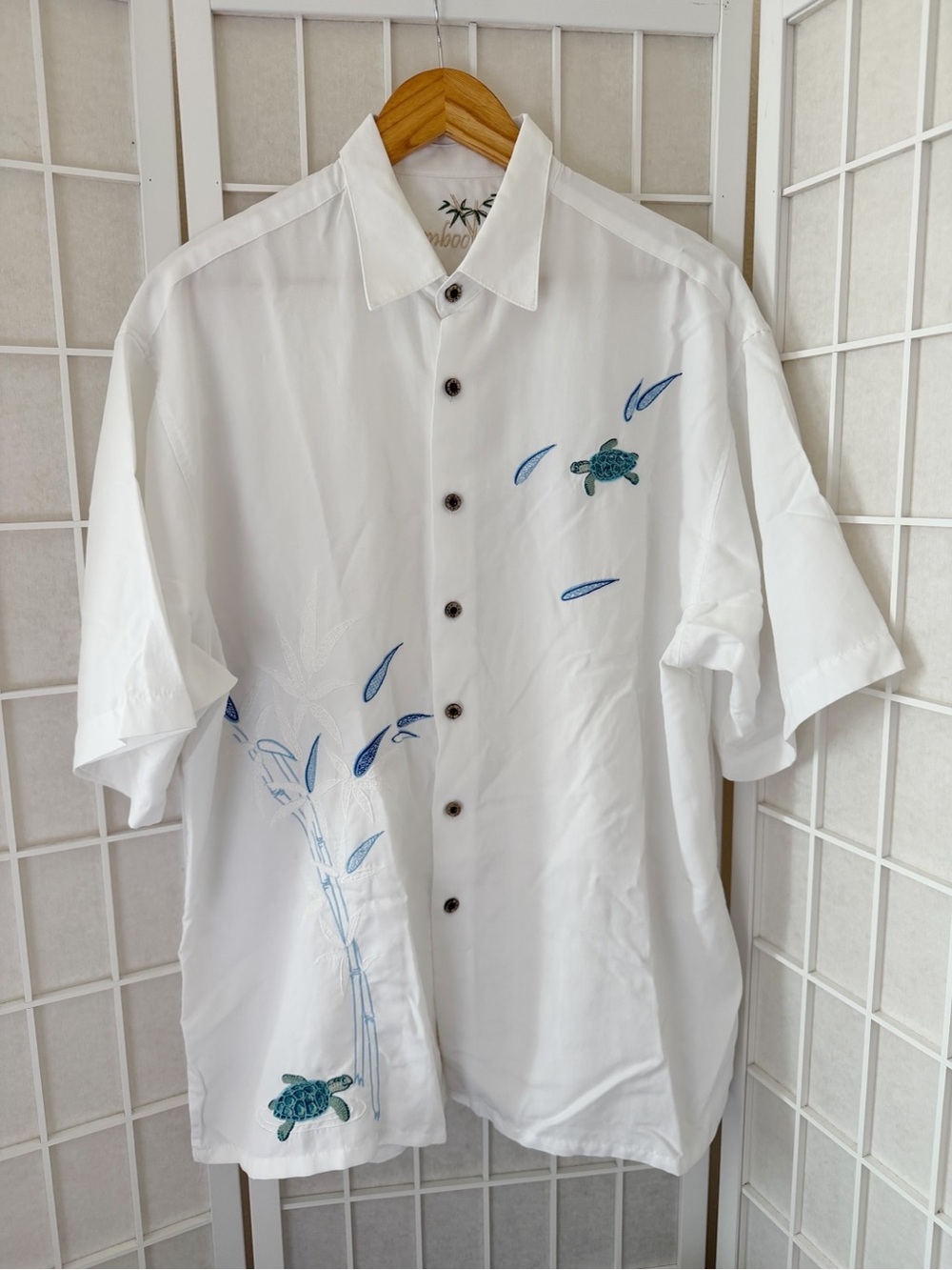 Bamboo Cay White Blue Turtle Embroidered Button Down Aloha Shirt Large